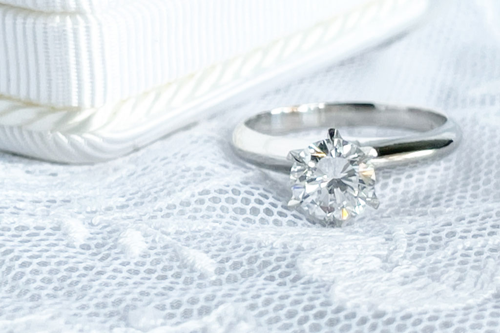 【結婚13周年】レース婚式はどうやってお祝いする？意味や由来、おすすめのプレゼントをご紹介します
