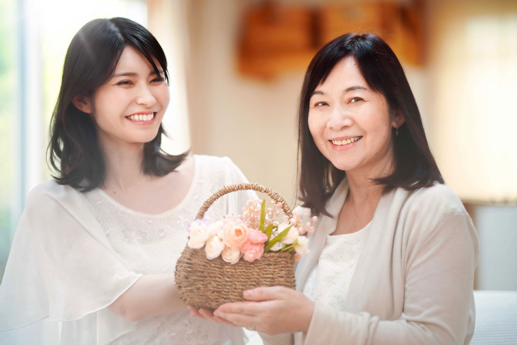 【予算10万円】お母さんに喜ばれる還暦祝いのプレゼントは？選び方のポイント＆マナーをご紹介