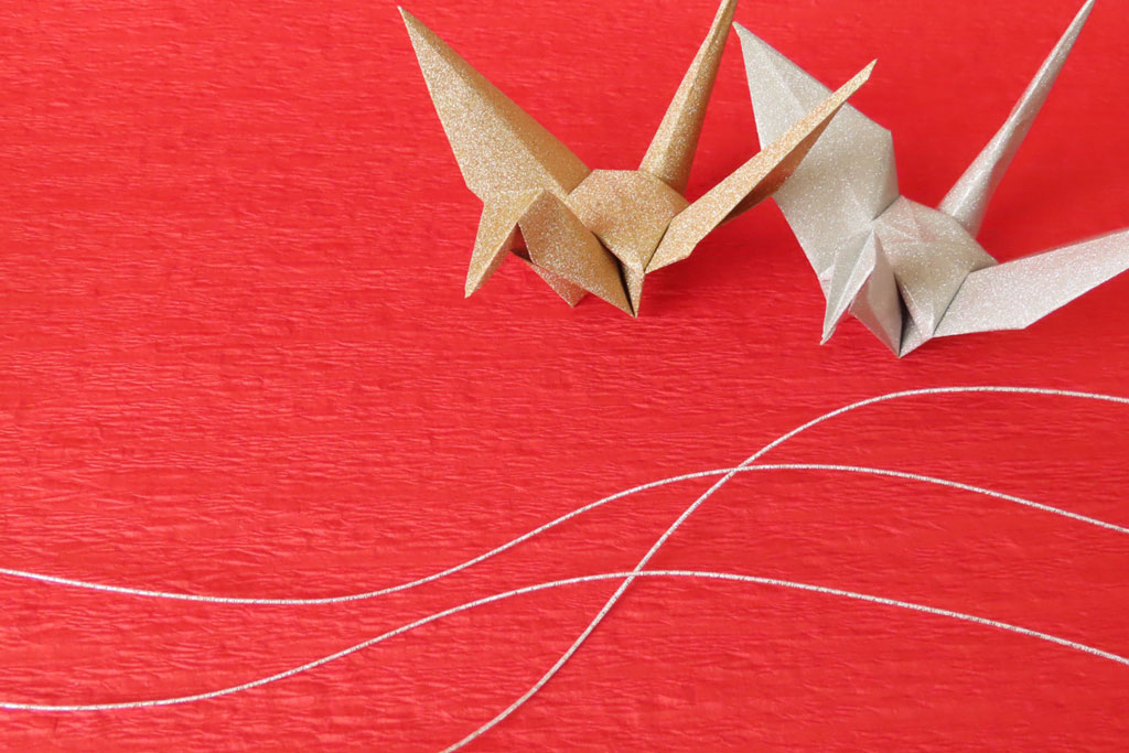 両親の還暦祝いはどうやってお祝いする？喜ばれるプレゼントや金額相場など基礎知識をご紹介