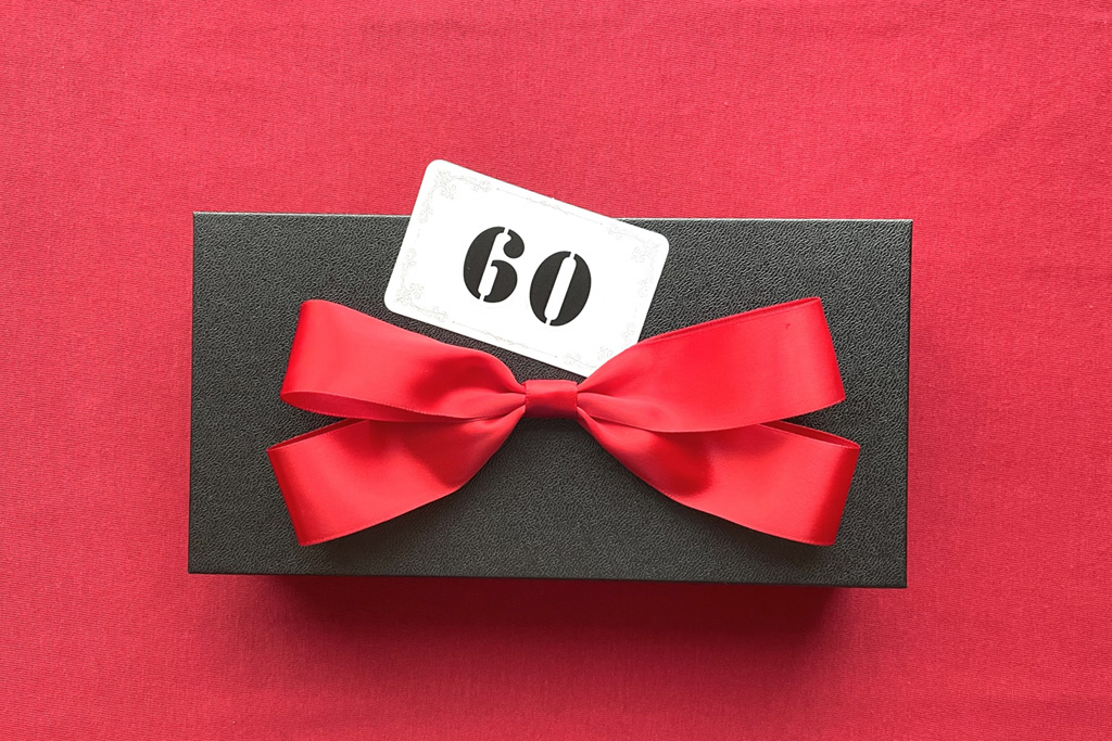 還暦祝いは誰が主催するのがいい？基礎知識とマナー＆喜ばれるアイデアをご紹介します