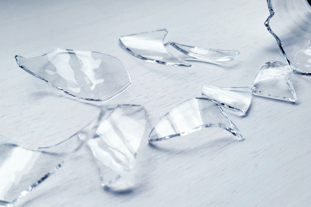 結婚祝いに「割れ物」はマナー違反？