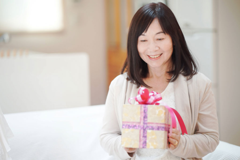 【母の日】60代のお母さんに喜ばれるプレゼントは？選び方のポイントとおすすめギフト10選
