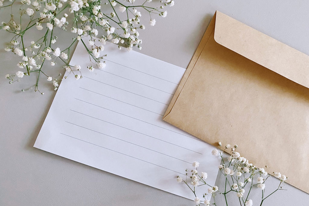 【結婚1周年】紙婚式には何をする?おすすめのプレゼントや名前の由来をご紹介します
