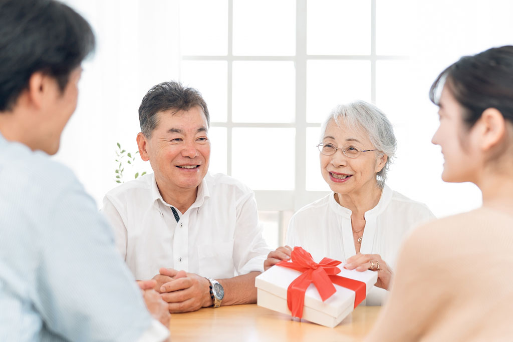 祖父母に結婚祝いのお返しを贈る時のマナー