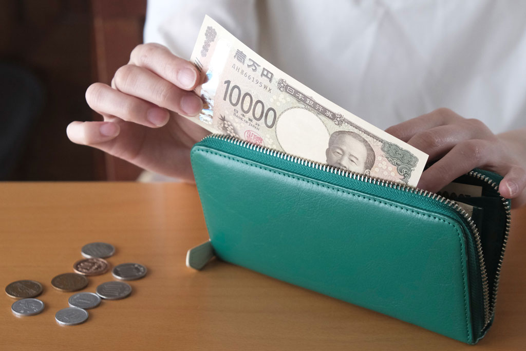 お財布を使い始める前に「寝かせる」理由は?